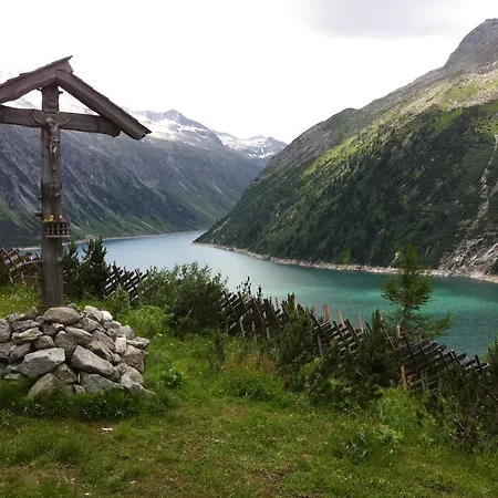 Astrid Schneeberger Appartement Fügen